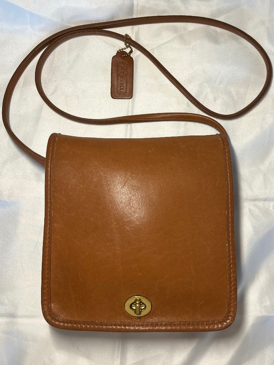 Coach Handbags - Vintage COACH Compact Pouch (Model 9620) Leather Crossbody Bag